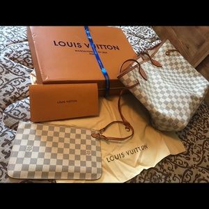 Louis Vuitton purse (Authentic)